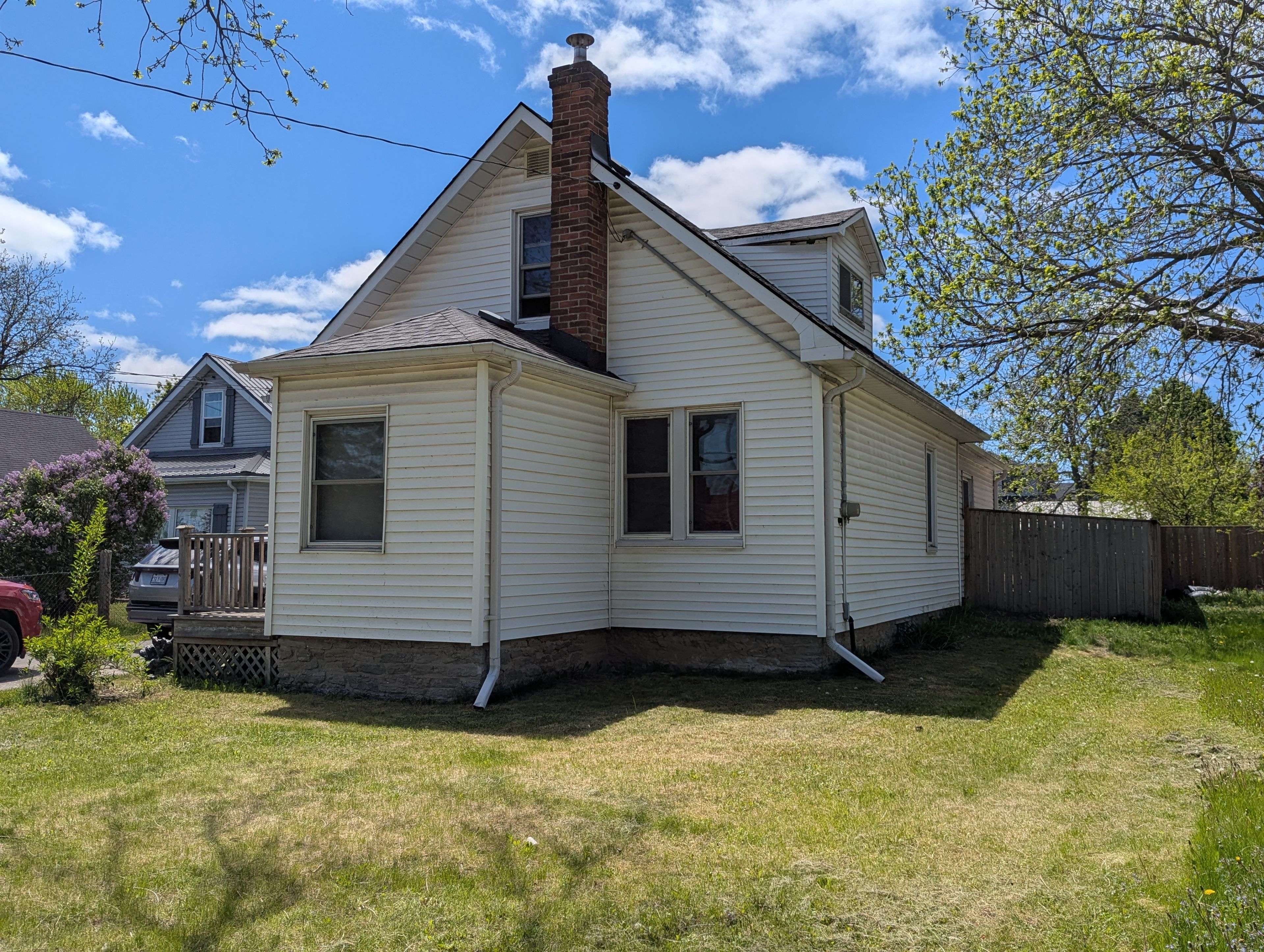 Belleville, ON K8P 2T7,46 Prince Of Wales DR