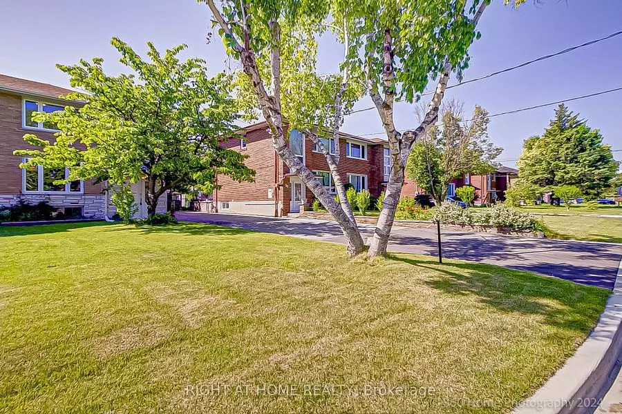 Toronto C13, ON M4A 2K2,28 wyndcliff CRES