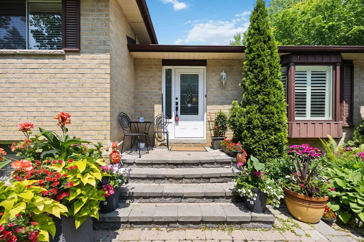 East Gwillimbury, ON L0G 1H0,6 Amberglen CT