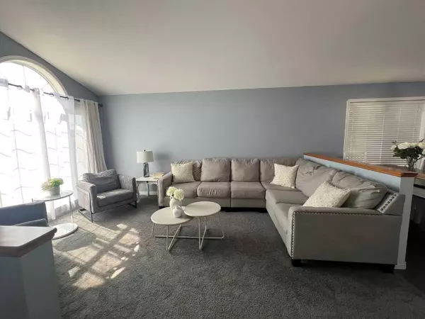 Lethbridge, AB T1J 4A4,328 Grizzly CRES N