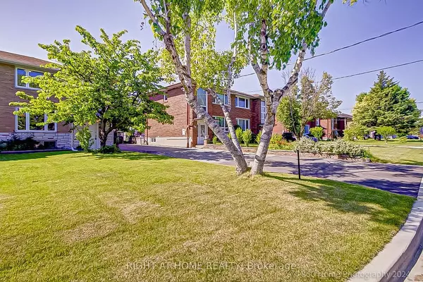 28 wyndcliff CRES, Toronto C13, ON M4A 2K2