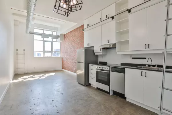 Toronto C08, ON M5B 2P7,155 Dalhousie ST #PH42