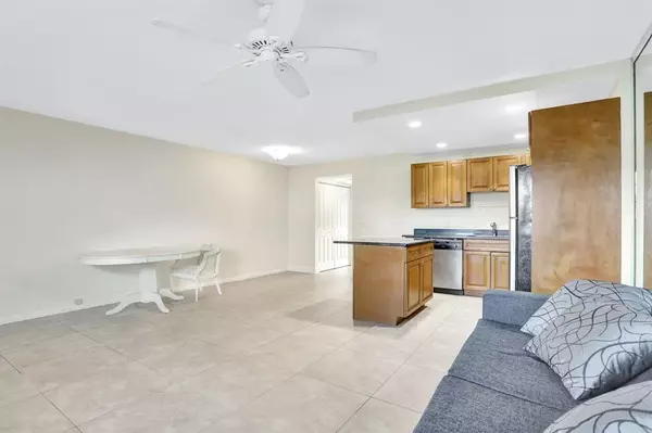 Deerfield Beach, FL 33442,275 Markham M #275