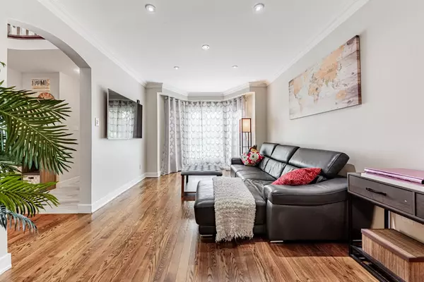 Vaughan, ON L4J 7X4,46 Thornbrook CT