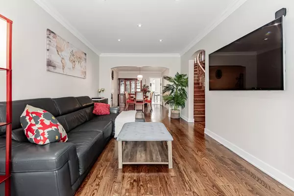 Vaughan, ON L4J 7X4,46 Thornbrook CT