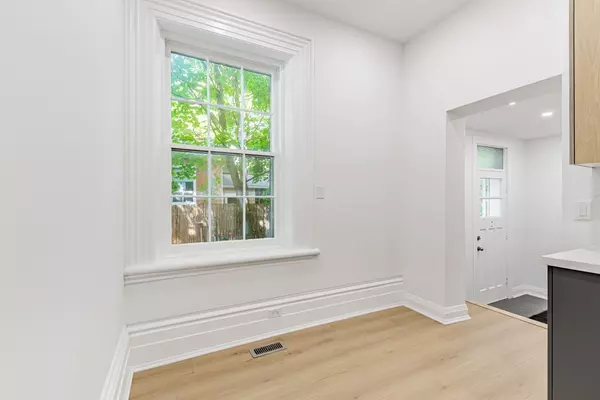 Newmarket, ON L3Y 1M9,457 D'Arcy ST #3