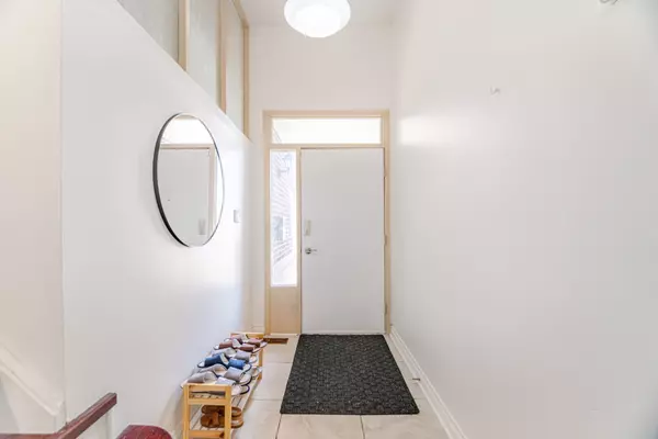 Mississauga, ON L4Y 3Z4,3241 Mccarthy CT