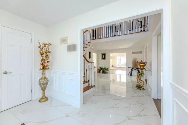 Oakville, ON L6M 2J7,1310 Greenridge CIR