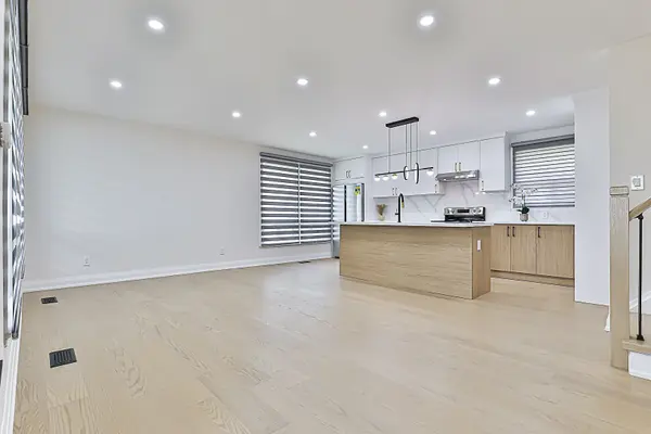 Toronto W10, ON M3A 2N2,20 Ladywood DR