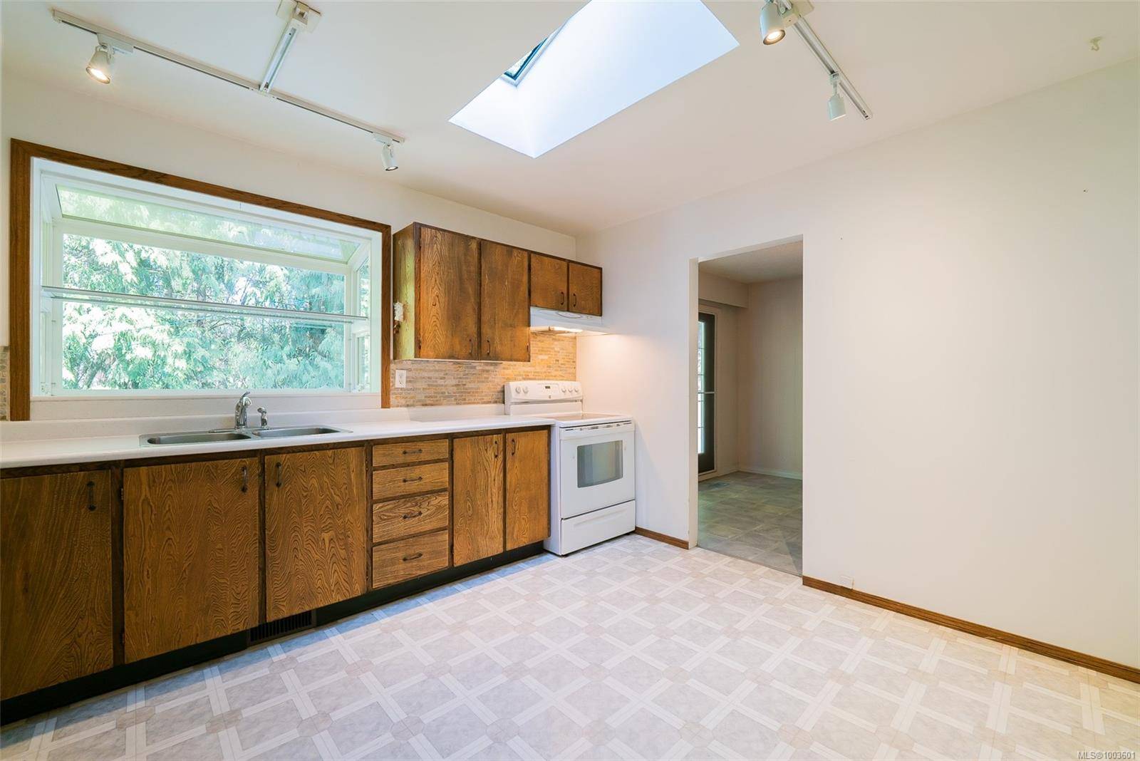 Nanaimo, BC V9T 3K4,2702 Beaver Creek Cres