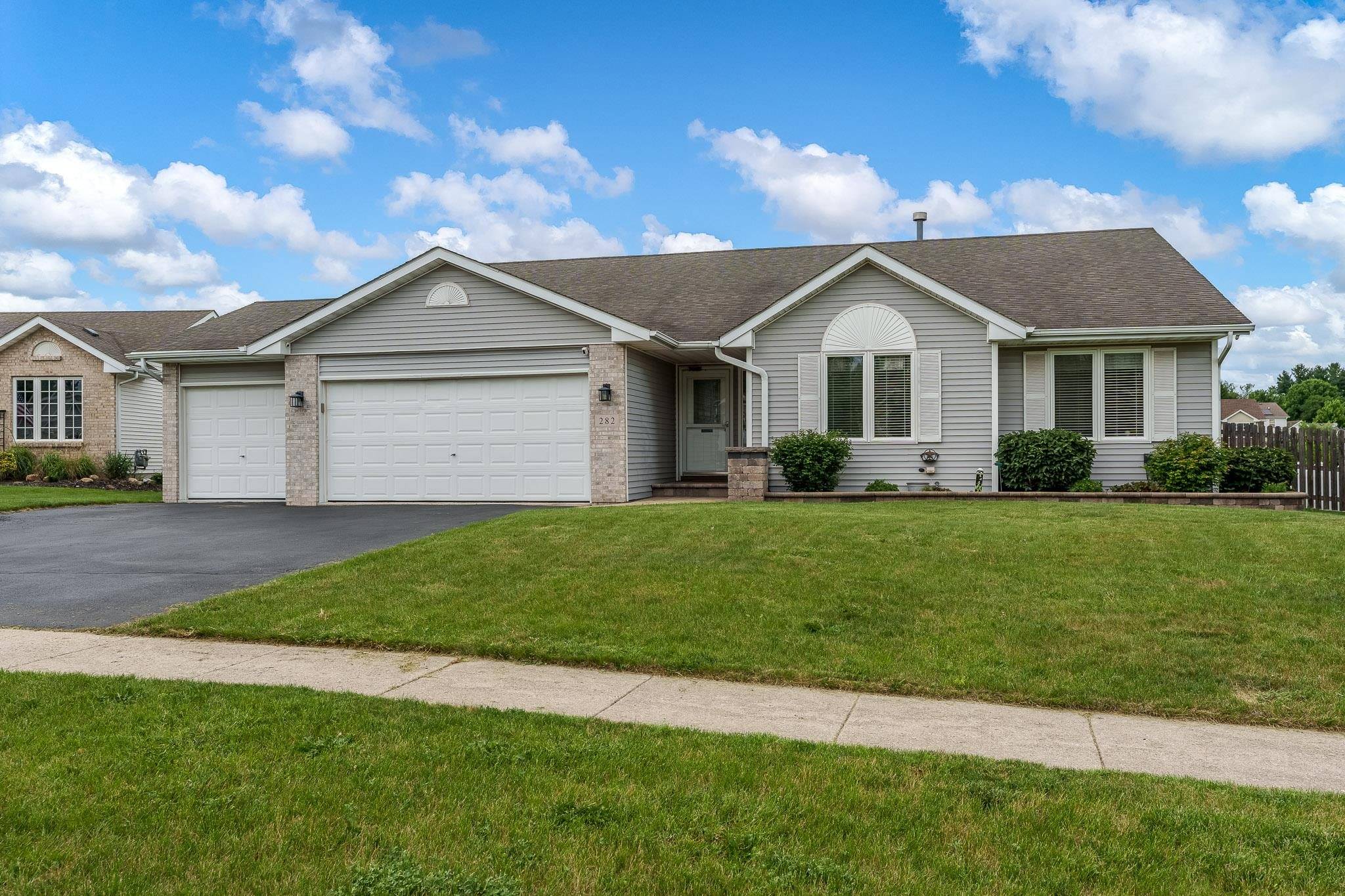 282 Oak Street, Poplar Grove, IL 61065