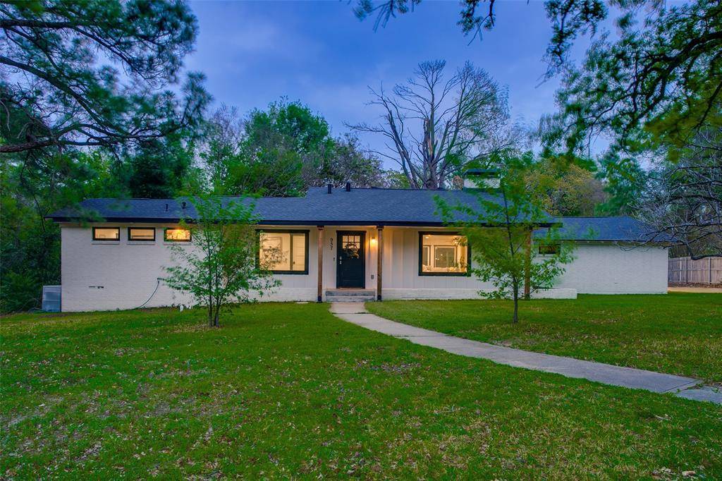 957 Meadow Oaks Drive, Arlington, TX 76010