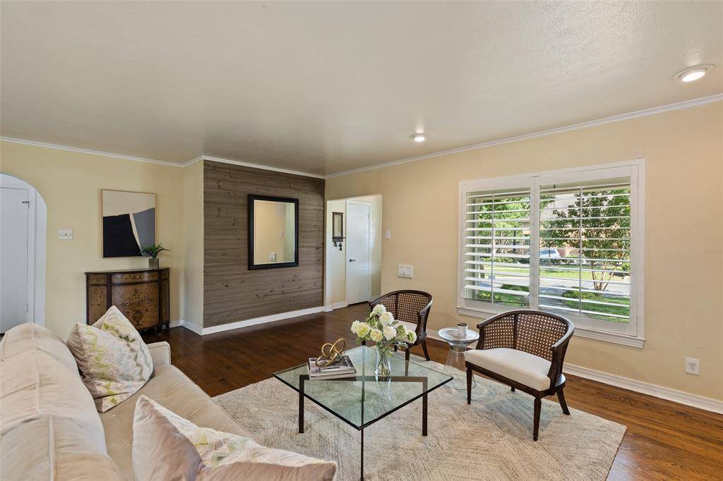 Dallas, TX 75214,6931 Bob O Link Drive