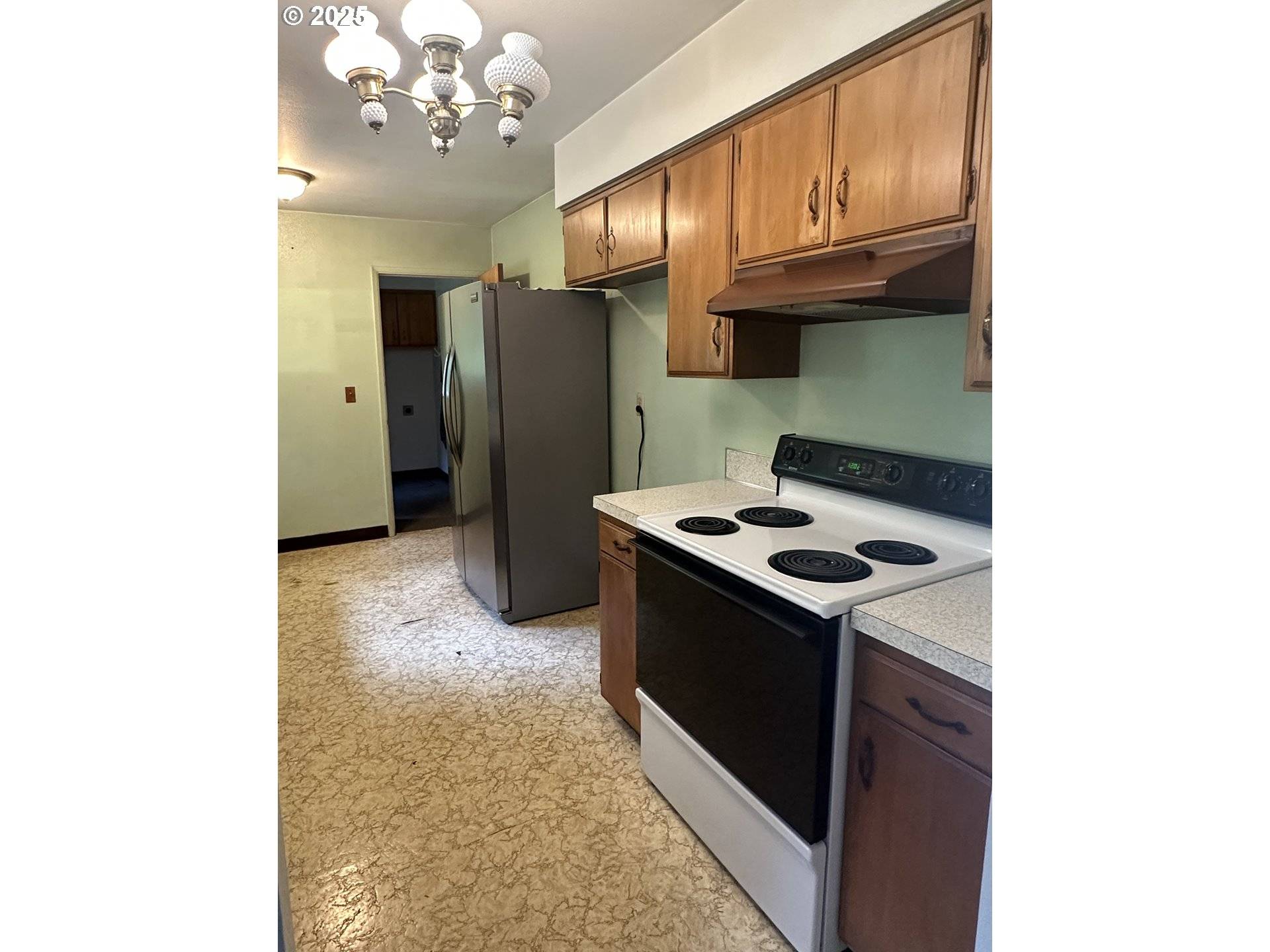 West Linn, OR 97068,2475 WILLAMETTE FALLS DR