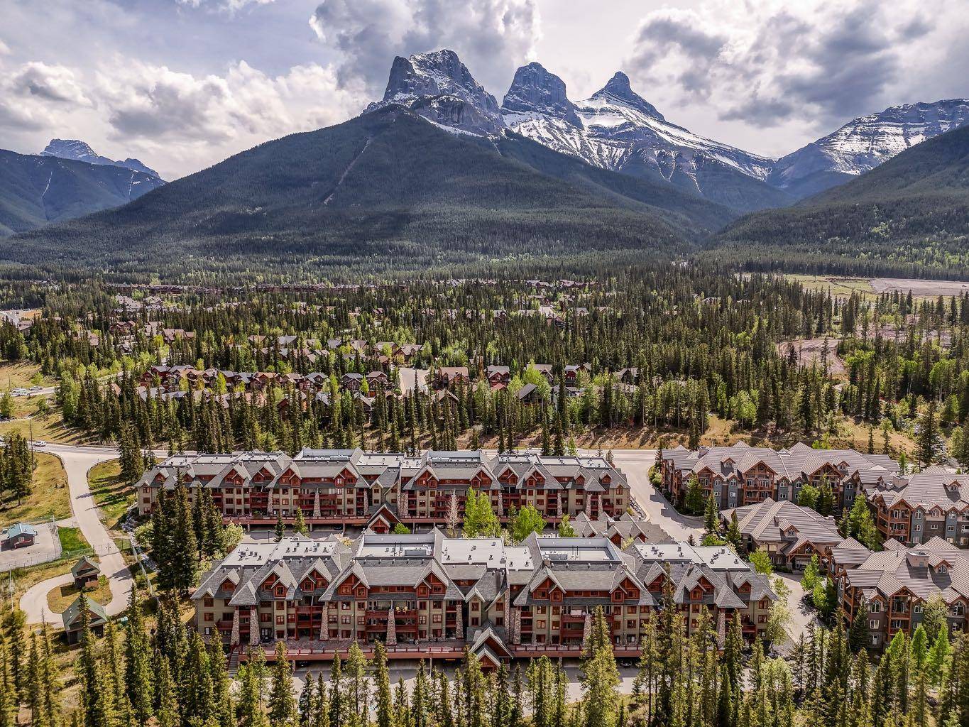 170 Crossbow PL #103, Canmore, AB T1W 3H4
