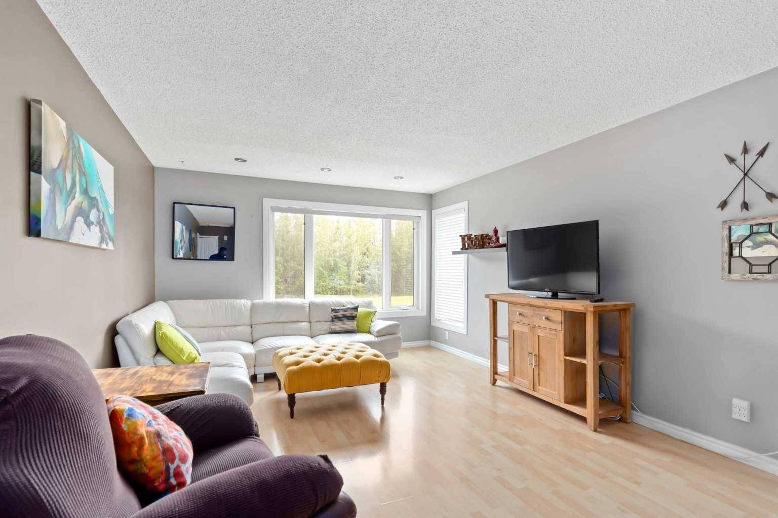 Fort Mcmurray, AB T9K1E6,577 Timberline DR