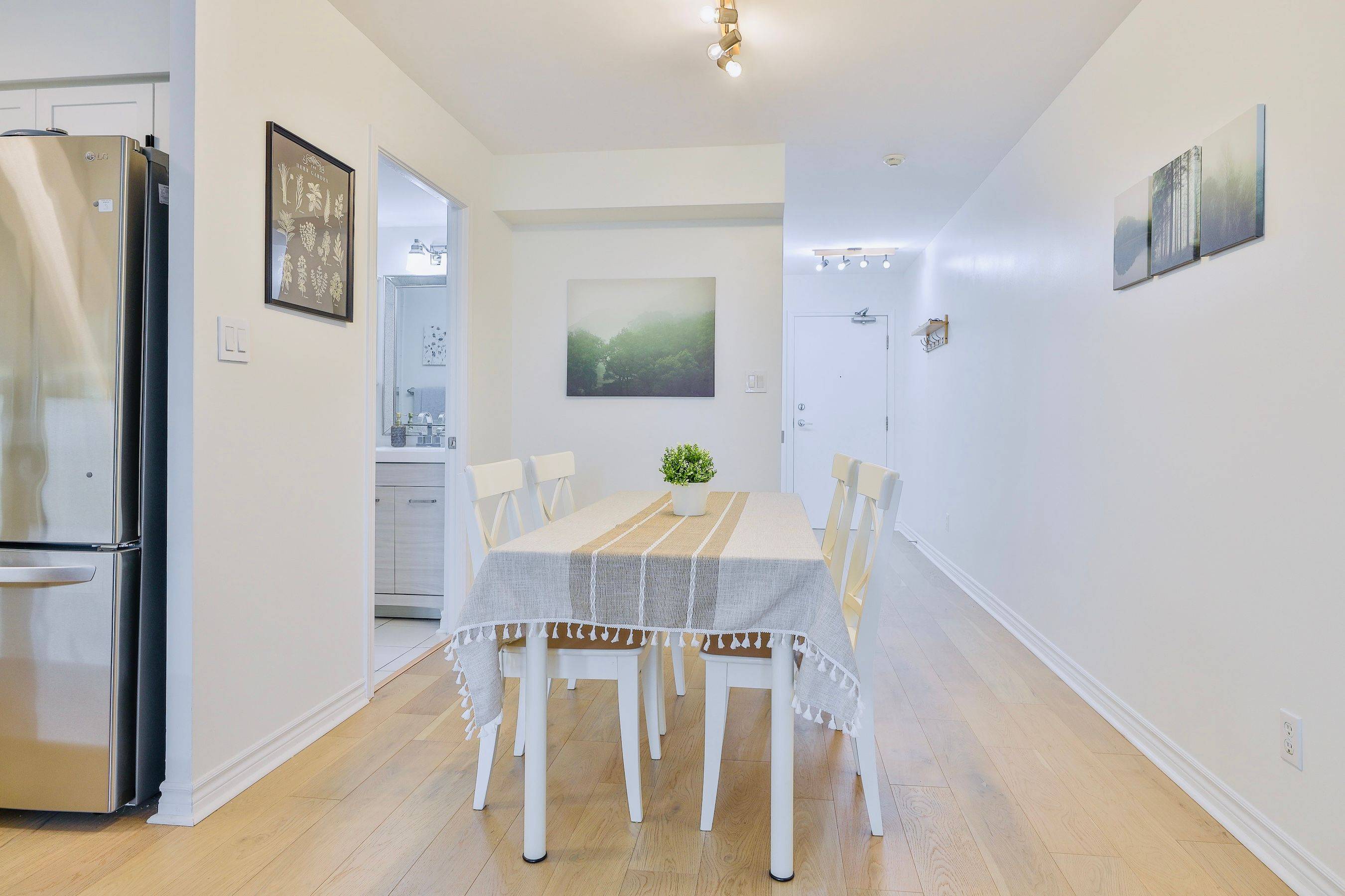Toronto C15, ON M2K 3C2,3 Rean Dr DR #307