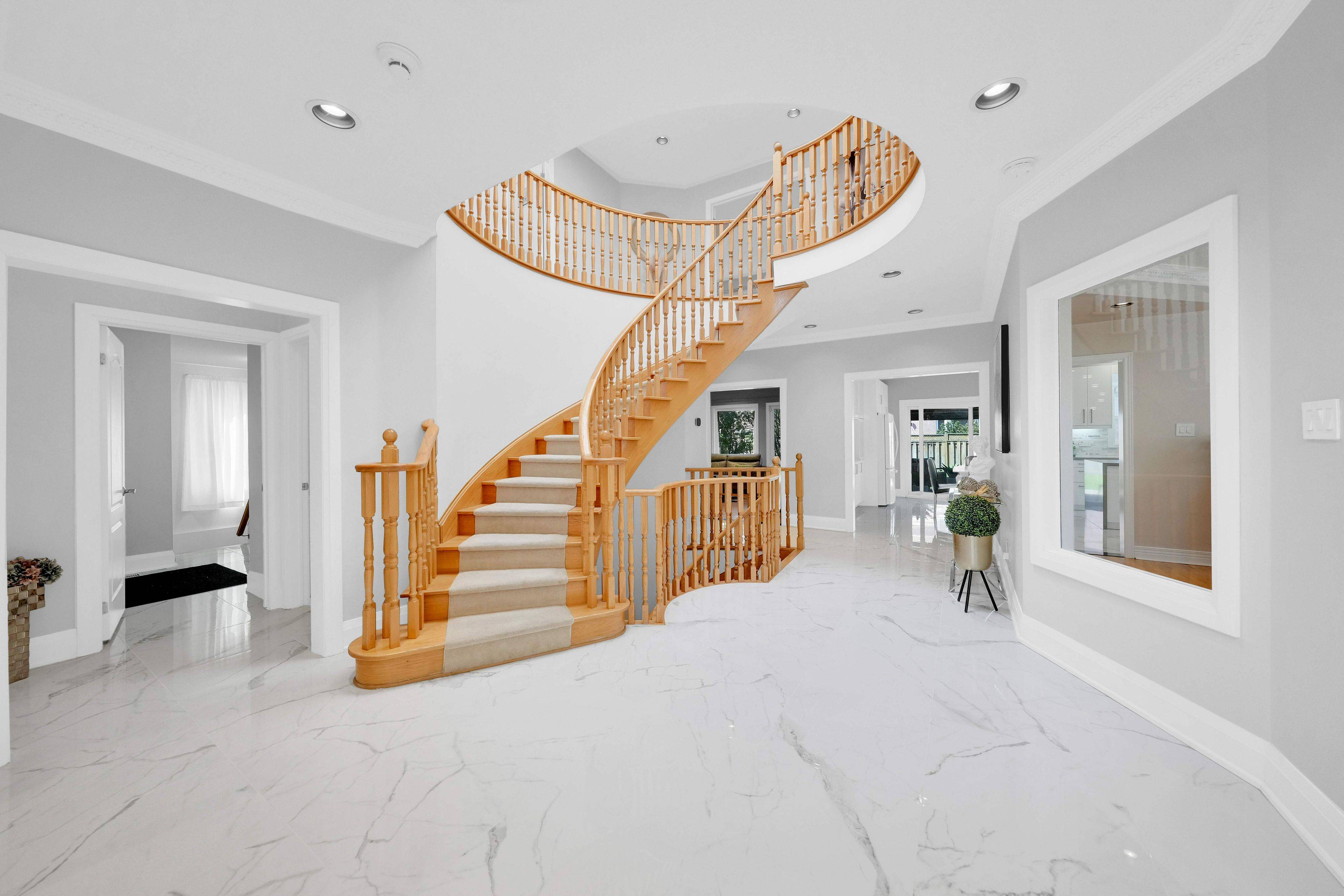 Richmond Hill, ON L4B 3R5,32 Fern AVE