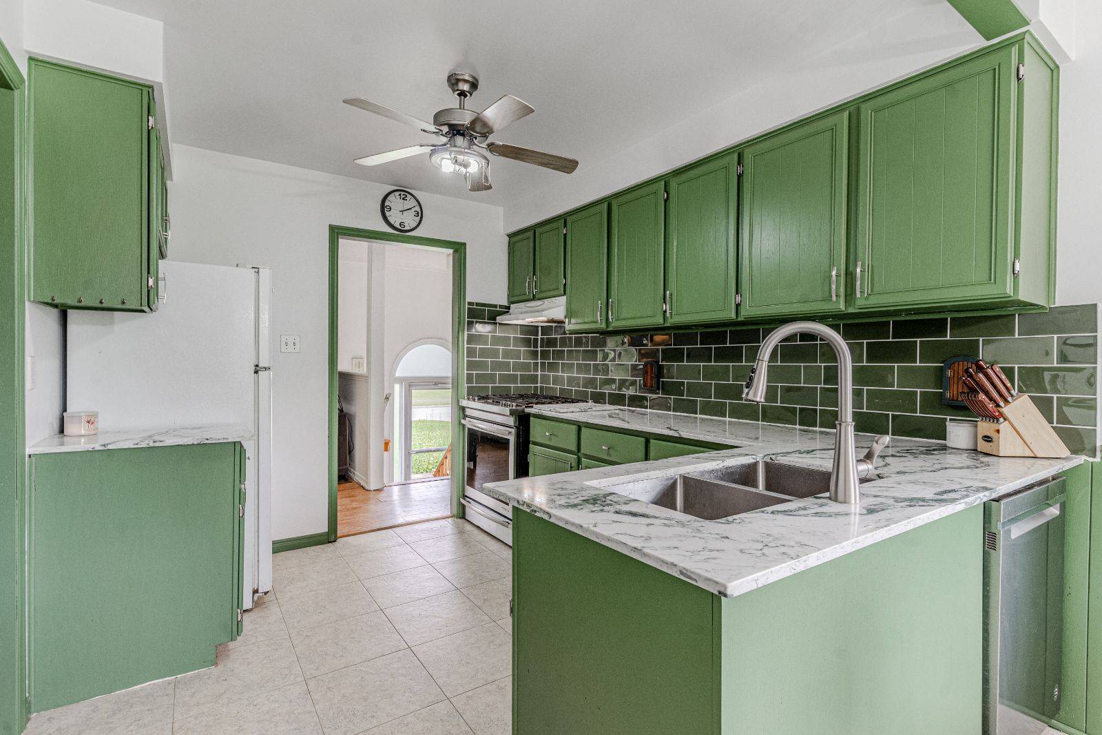 Innisfil, ON L9S 1C5,2121 Gordon ST