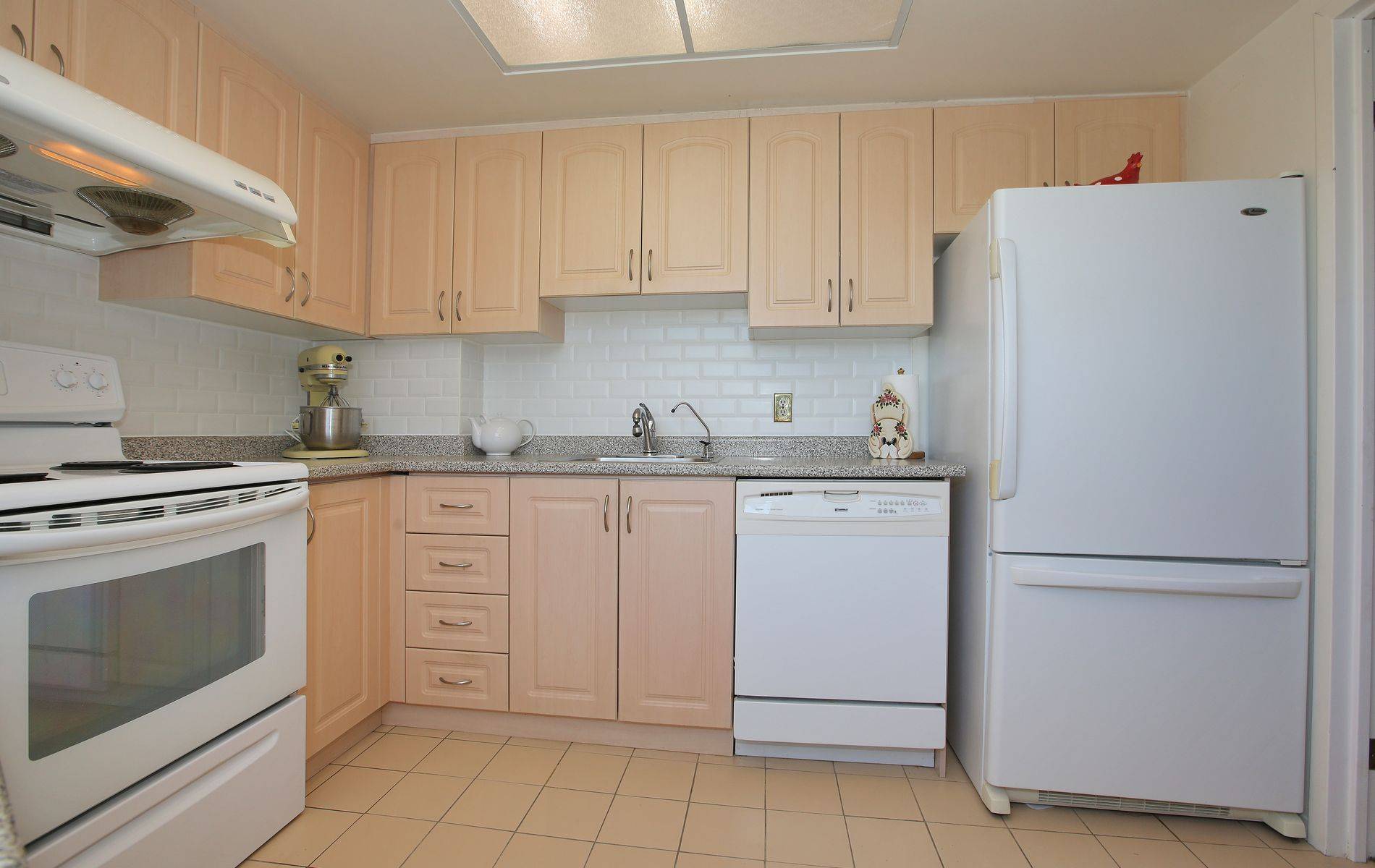 Markham, ON L3P 7N7,2 Raymerville DR #605