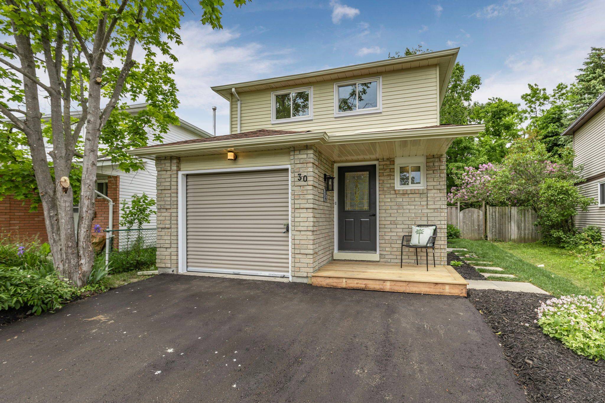 30 Sinclair CT, Barrie, ON L4N 5X8