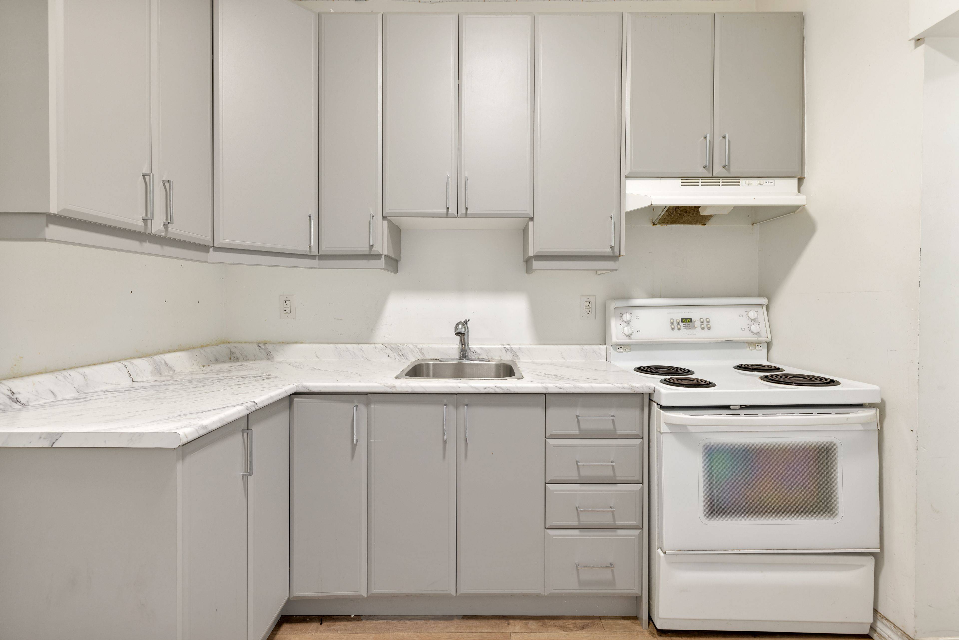Toronto W03, ON M6N 1J3,1742 St Clair AVE W