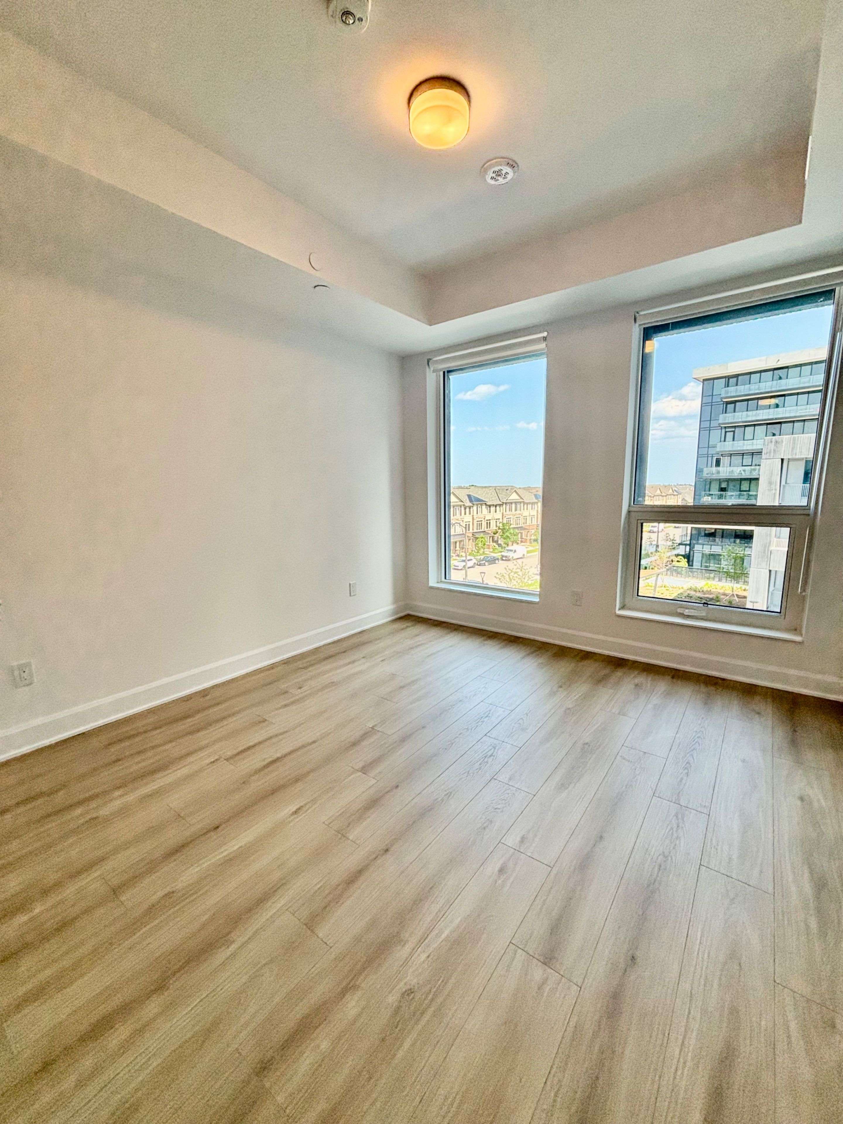 Oakville, ON L6H 0X1,3240 William Coltson AVE #433