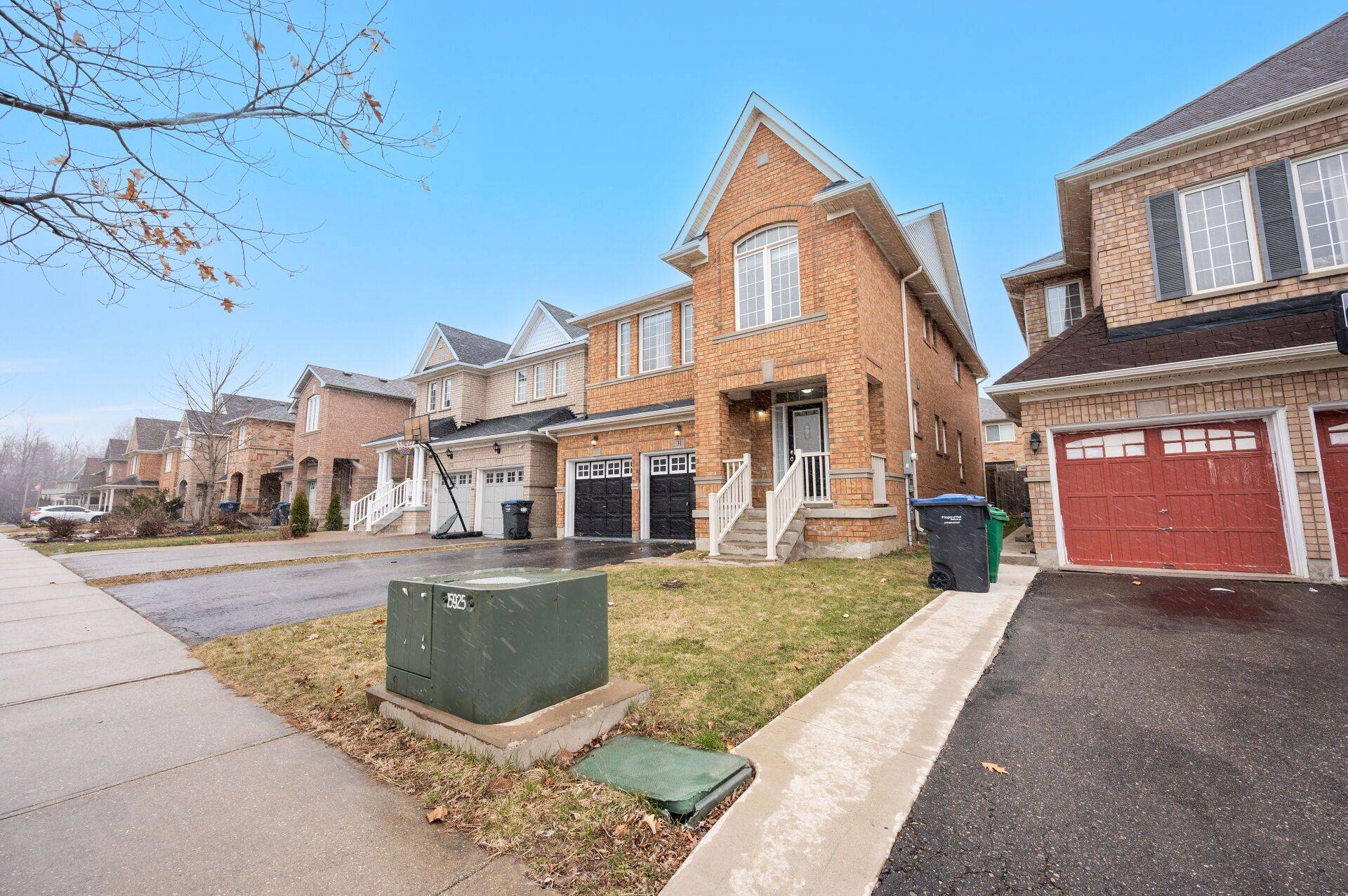 Brampton, ON L7A 3X8,31 Rambling Oak DR