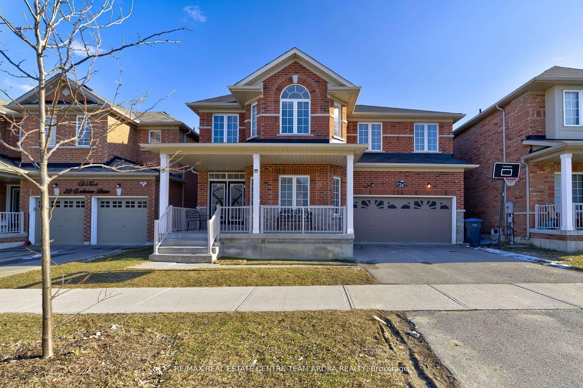 24 Cookview DR, Brampton, ON L6R 3T6