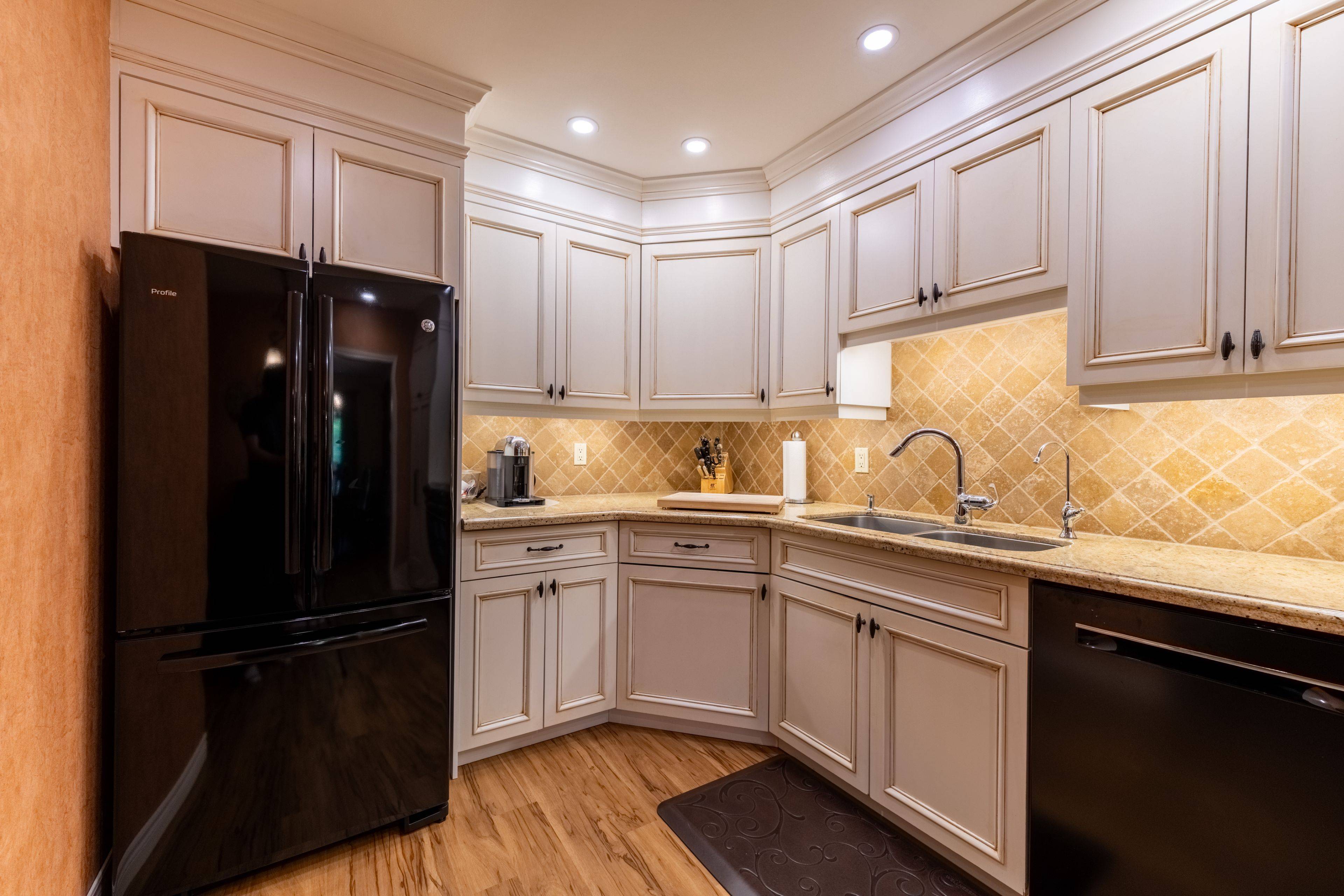 Guelph, ON N1H 3H9,121 Waterloo AVE #101