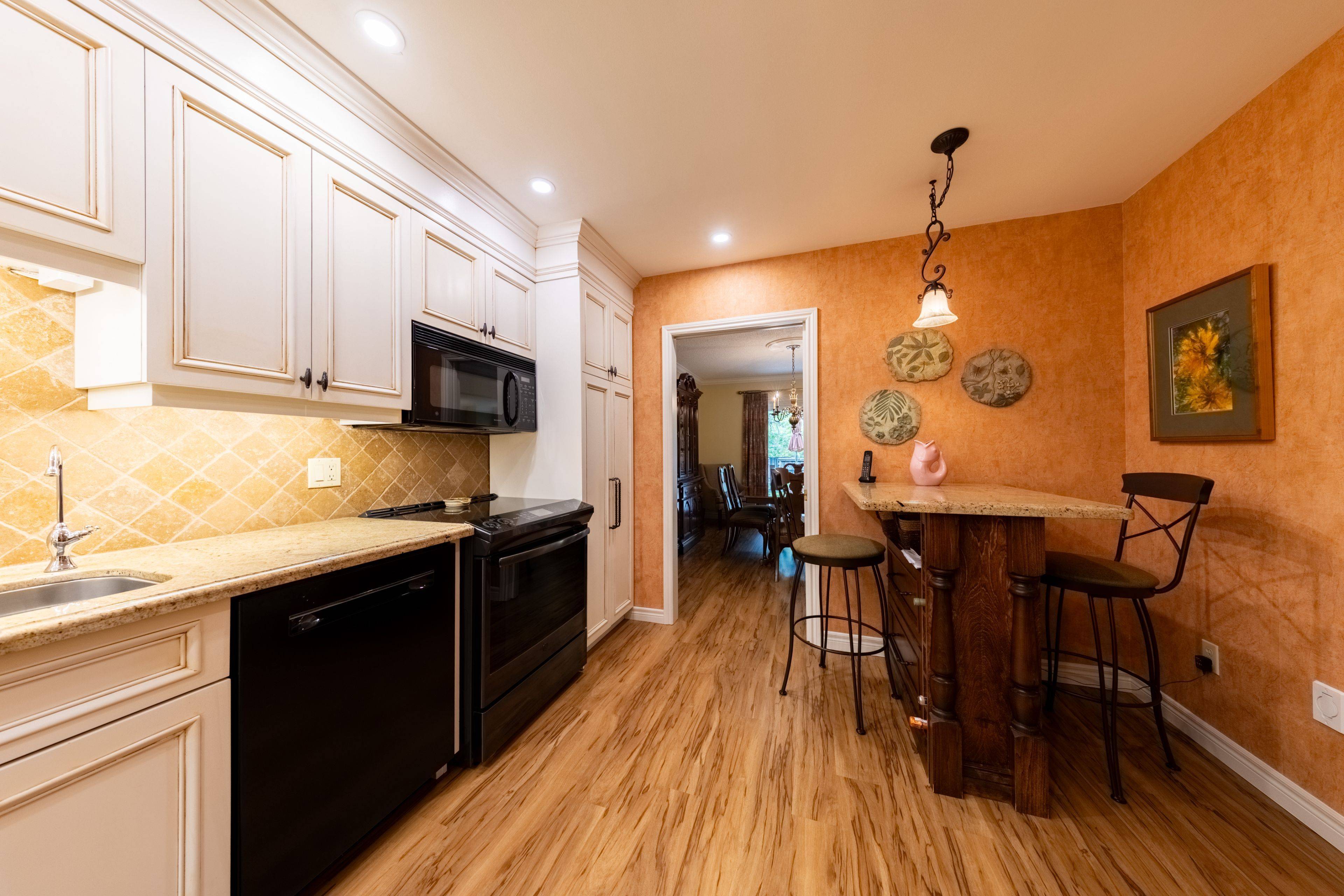 Guelph, ON N1H 3H9,121 Waterloo AVE #101