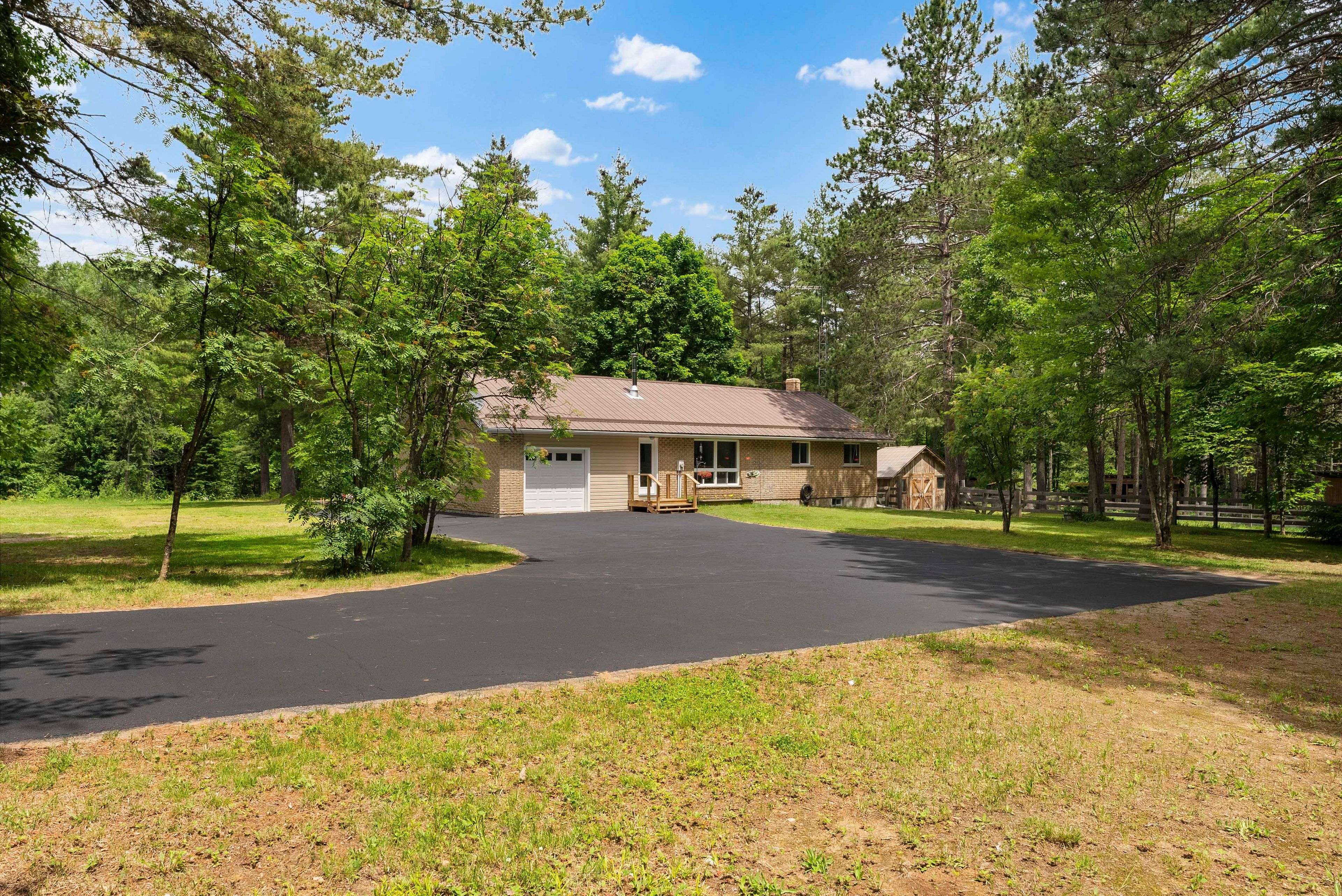 32 Papineau Lake RD, Hastings Highlands, ON K0L 2R0