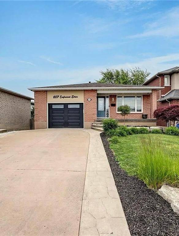 607 Eaglewood DR, Hamilton, ON L8W 3J8