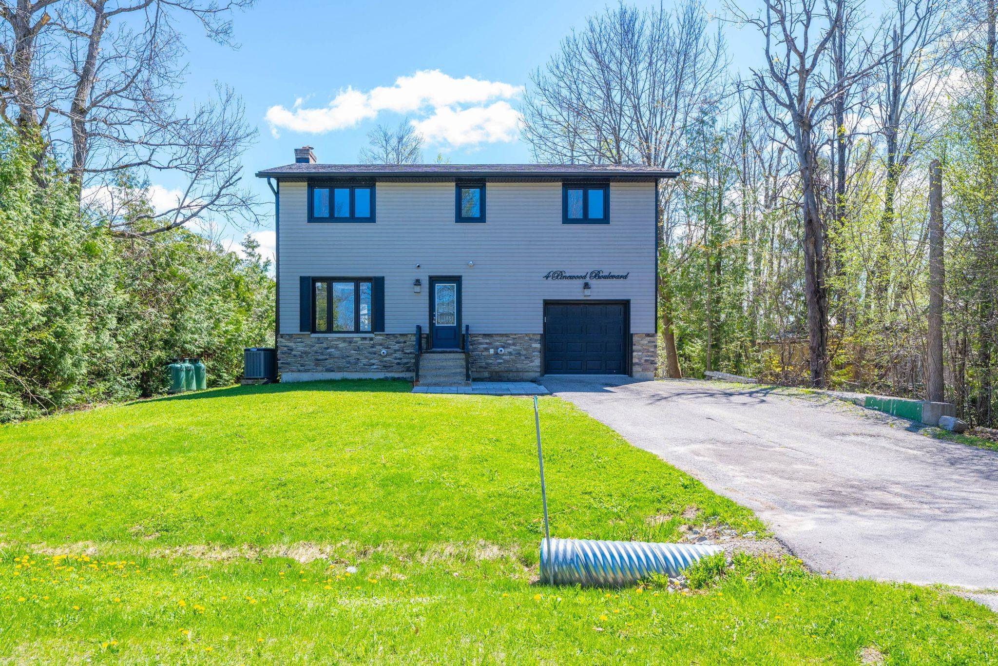 4 Pinewood BLVD, Kawartha Lakes, ON K0M 2T0