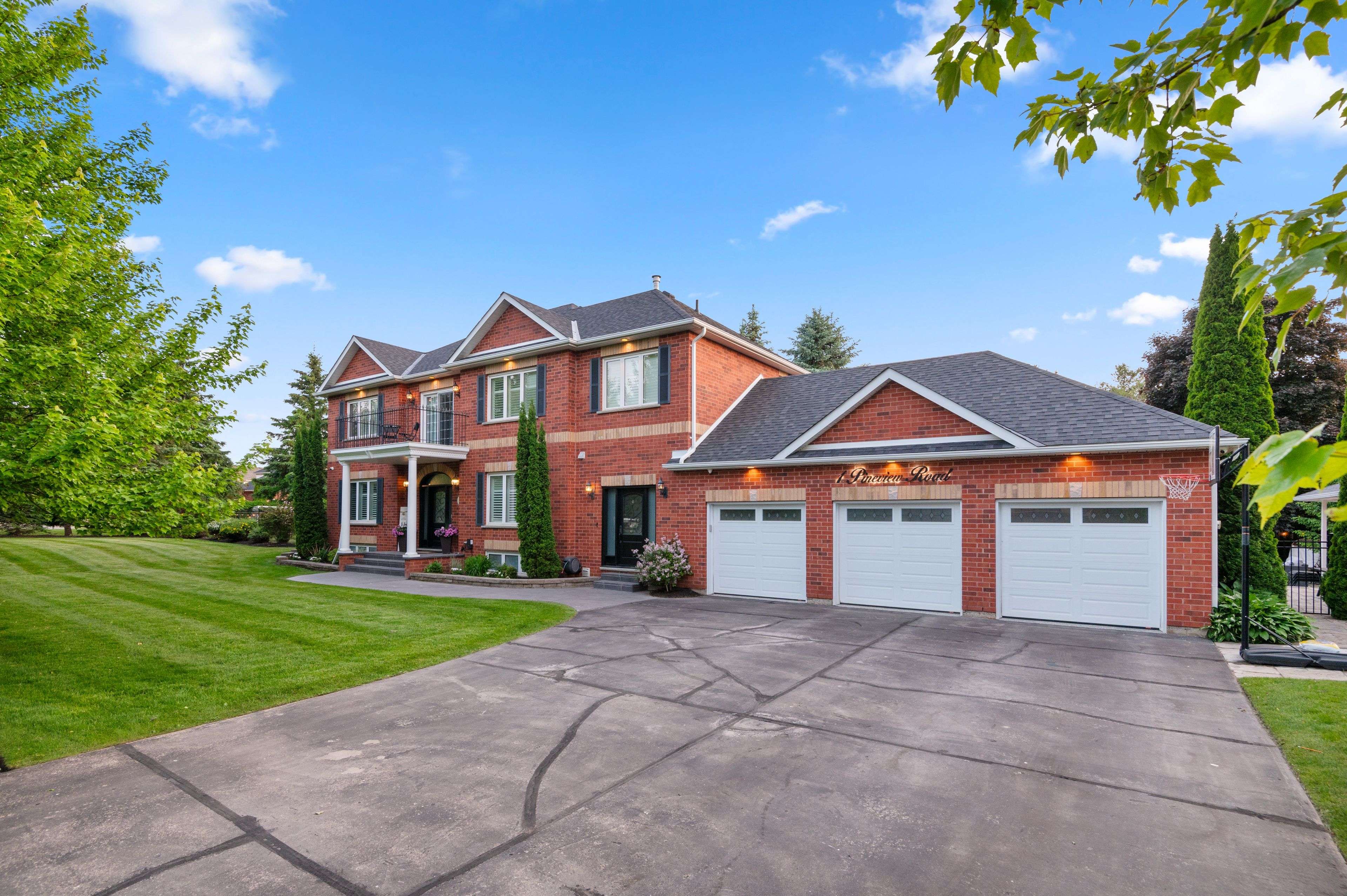 1 Pineview RD, Mono, ON L9W 4A1