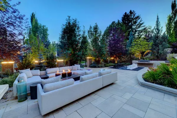 Calgary, AB T2T 1L6,1118 Premier WAY Southwest