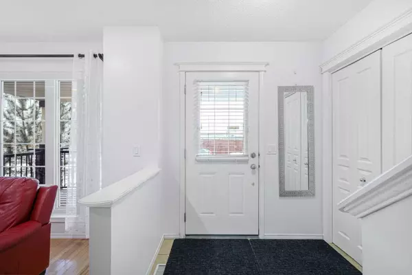 Calgary, AB T3P 1G7,102 Evansford GRV Northwest