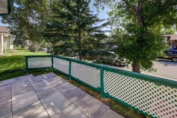 Calgary, AB T1Y 2H2,355 Pinewind RD Northeast