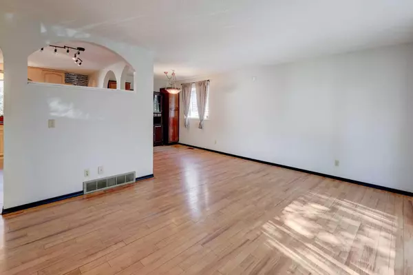 Calgary, AB T1Y 2H2,355 Pinewind RD Northeast