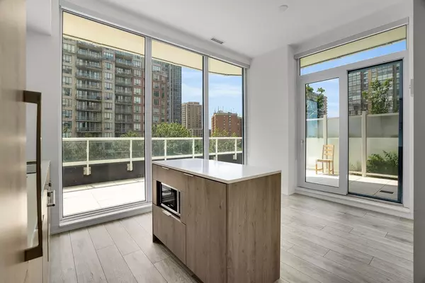 Toronto C14, ON M2N 0L4,15 Holmes AVE #402