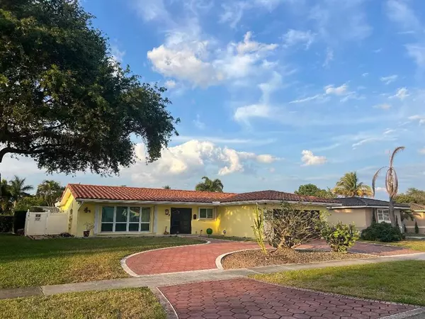 4901 MCKINLEY ST, Hollywood, FL 33021
