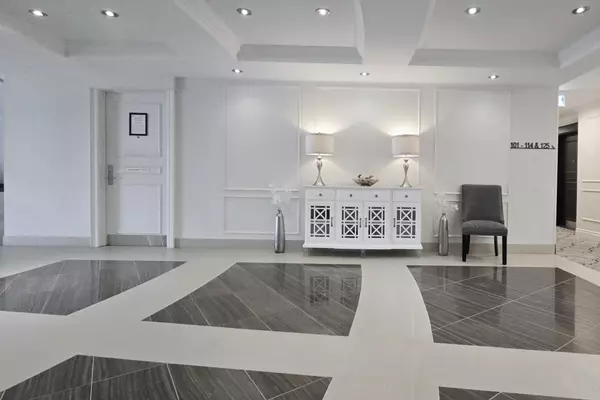 Whitchurch-stouffville, ON L4A 1P8,35 Baker Hill BLVD #305