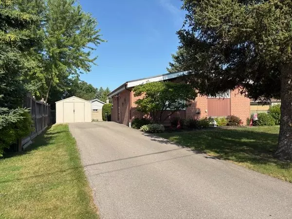 41 Knowles CRES, Aurora, ON L4G 1Z6