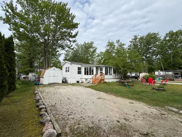 Wasaga Beach, ON L9Z 1X7,85 THEME PARK DR #173