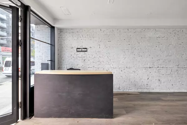 Toronto W03, ON M6N 1J3,1742 St Clair AVE W