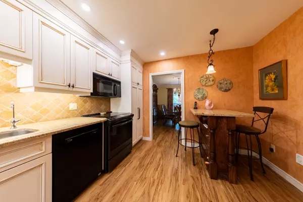 Guelph, ON N1H 3H9,121 Waterloo AVE #101