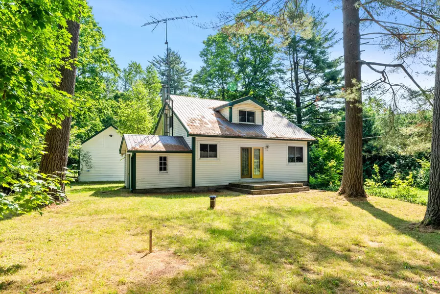 49 Beach RD, Huntsville, ON P0B 1M0