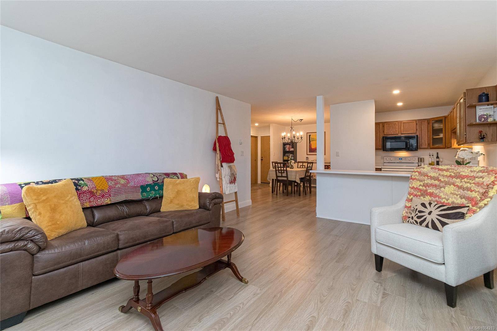 Victoria, BC V8V 1L1,406 Simcoe St #303