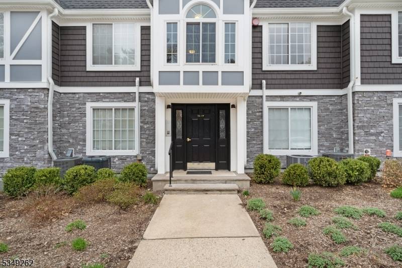 Morristown Town, NJ 07960,119 Village Dr