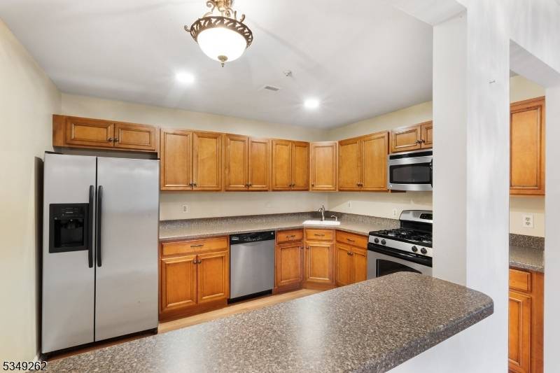 Morristown Town, NJ 07960,119 Village Dr